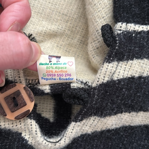 Tejidos Caymi Alpaca Blend Reversible Poncho Hoody Nightmare Before Christmas - Picture 5 of 7